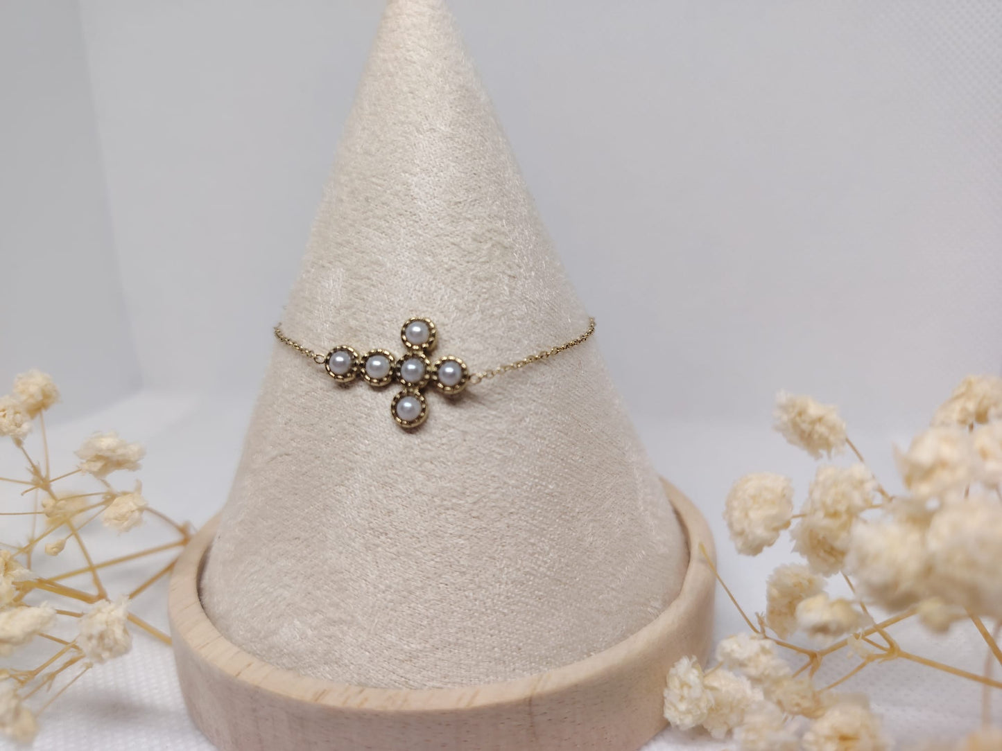 Bracelet Croix Perlée – Acier Inoxydable Doré