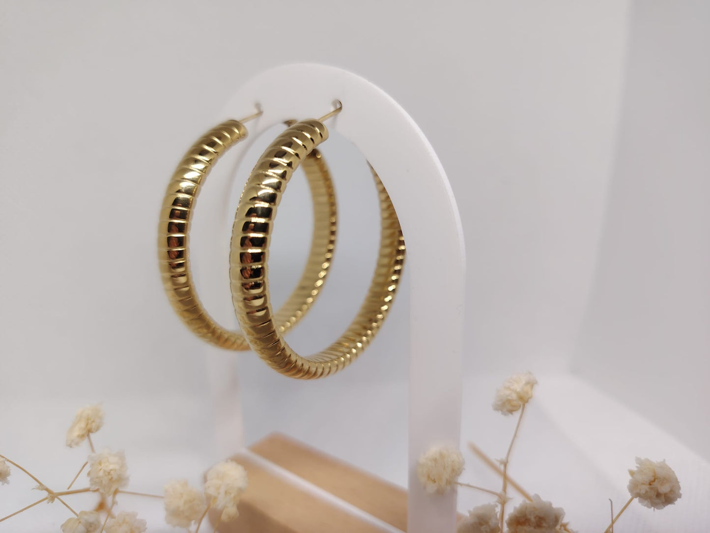 Boucles d’Oreilles Créoles Dorées Strié – Acier Inoxydable 45 mm