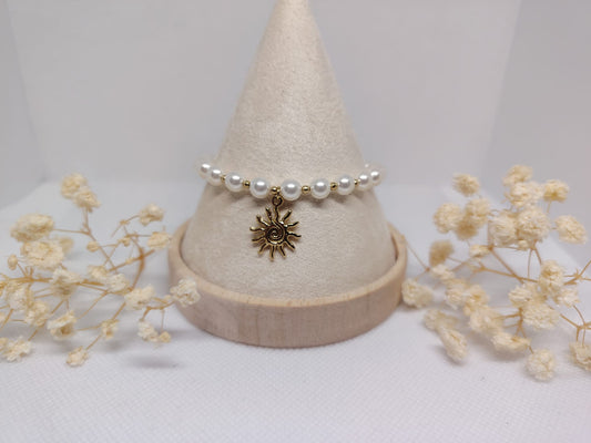 Bracelet Perles Blanches & Soleil Doré – Acier Inoxydable