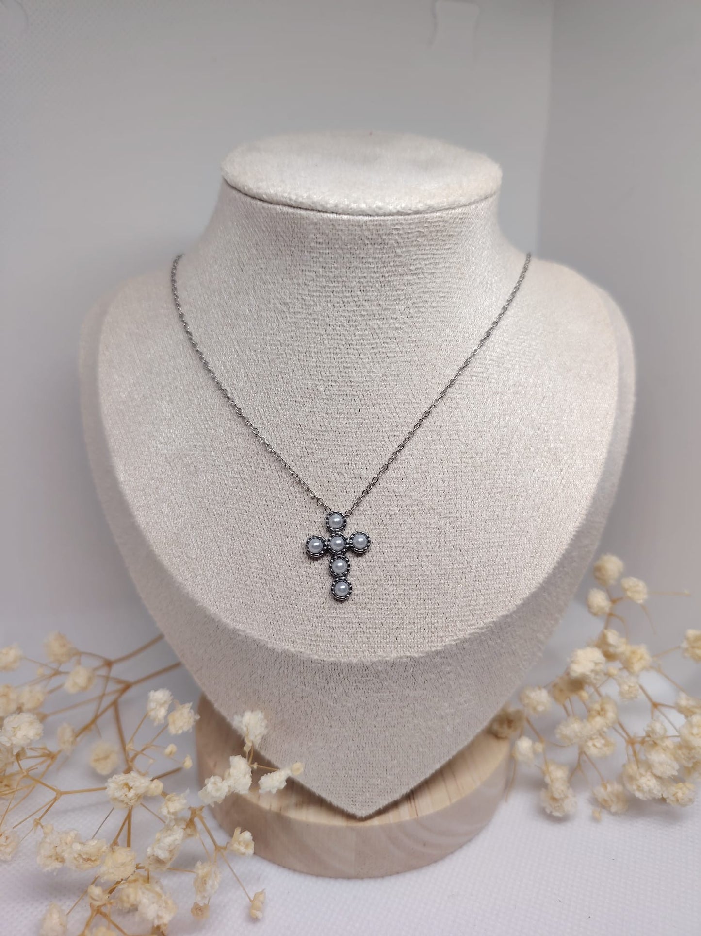 Collier Croix Perlé – Acier Inoxydable Argenté