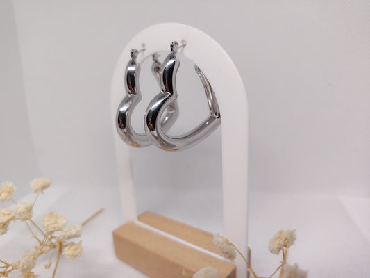 Boucles d’oreilles cœur sculpté argentées – Acier inoxydable