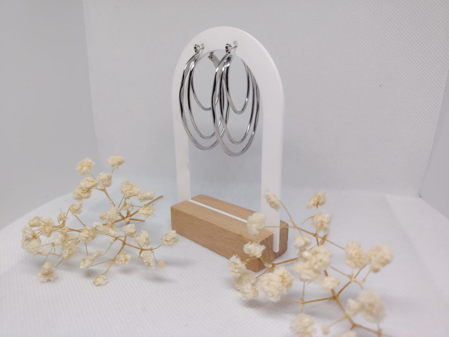 Boucles d’oreilles créoles ondulées en acier inoxydable –  argentée